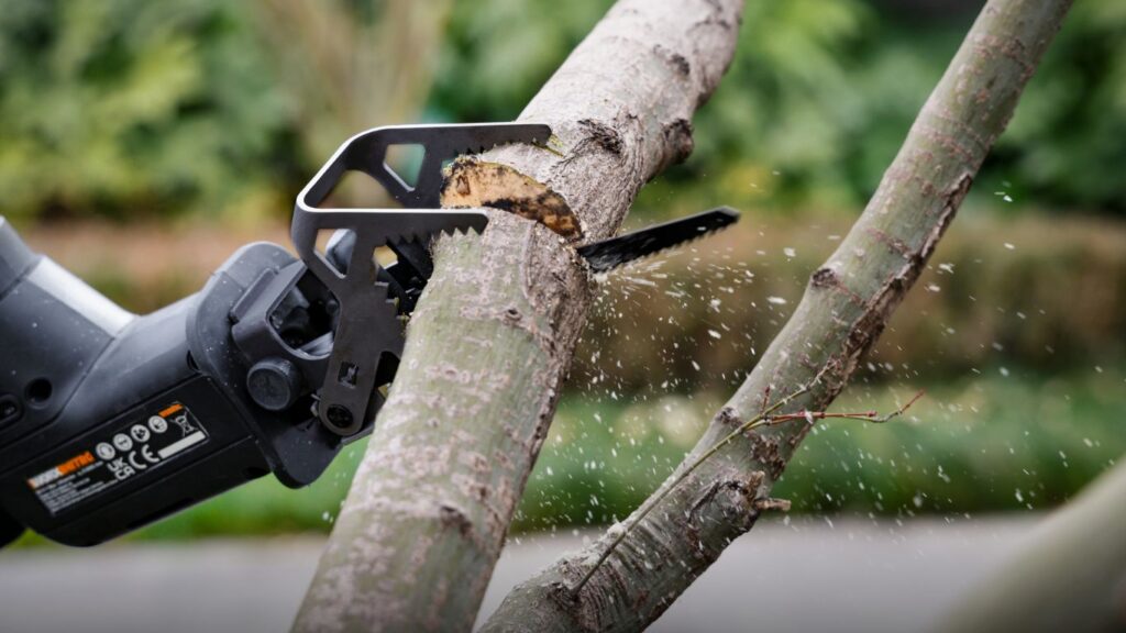 Why Your Garden and Home Projects Need a Compact Cutting Solution